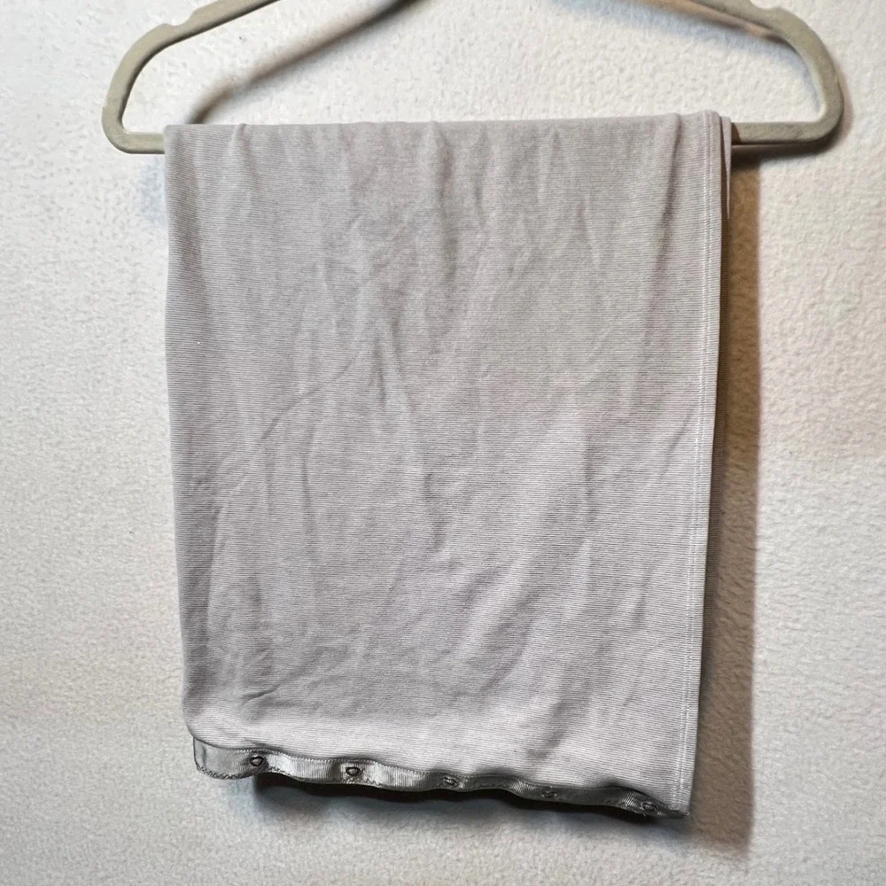 Lululemon Light Gray Studio Wrap Scarf Top Snap Button‎ Athletic Cover Up
